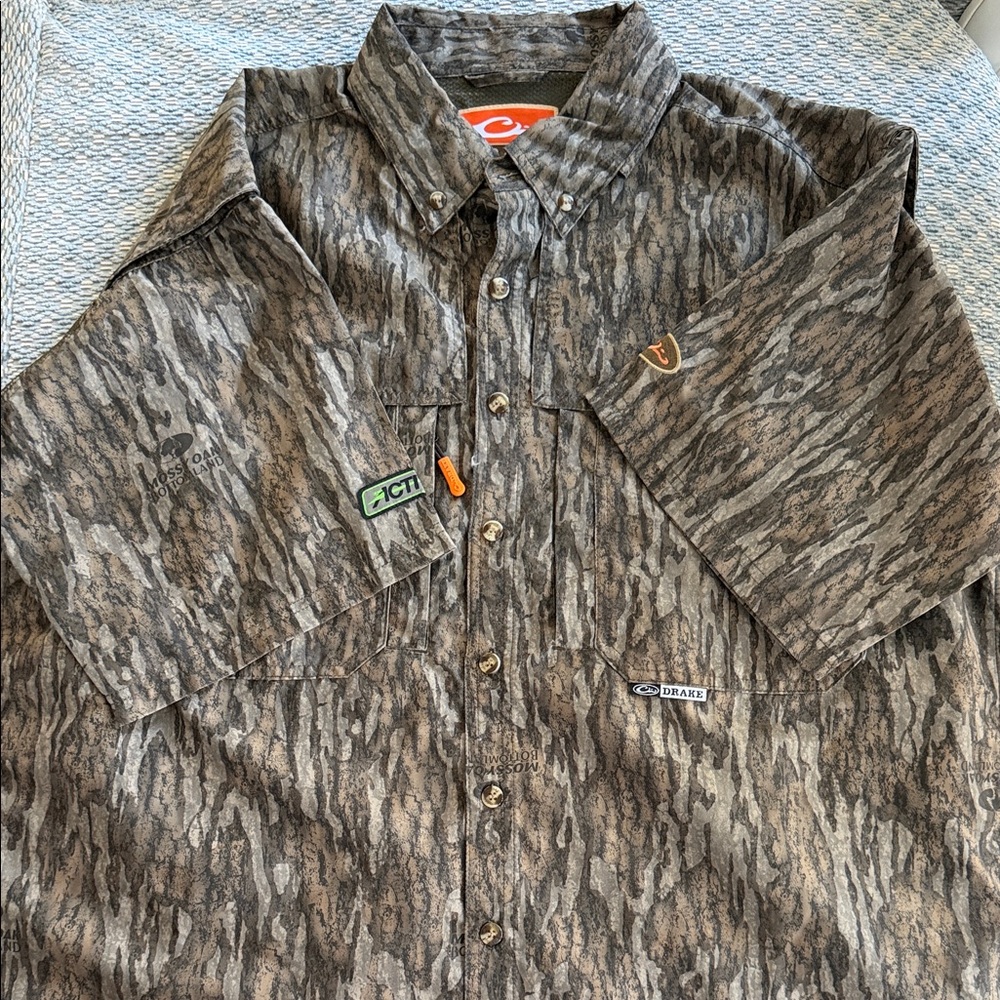 Drake Men's MossyOak Bottoms Button Down Shirt